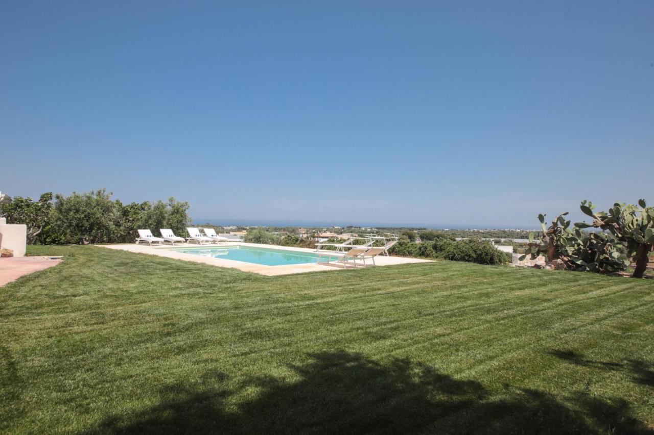 Villa Dyria Exclusive Swimming Pool Монополи Экстерьер фото